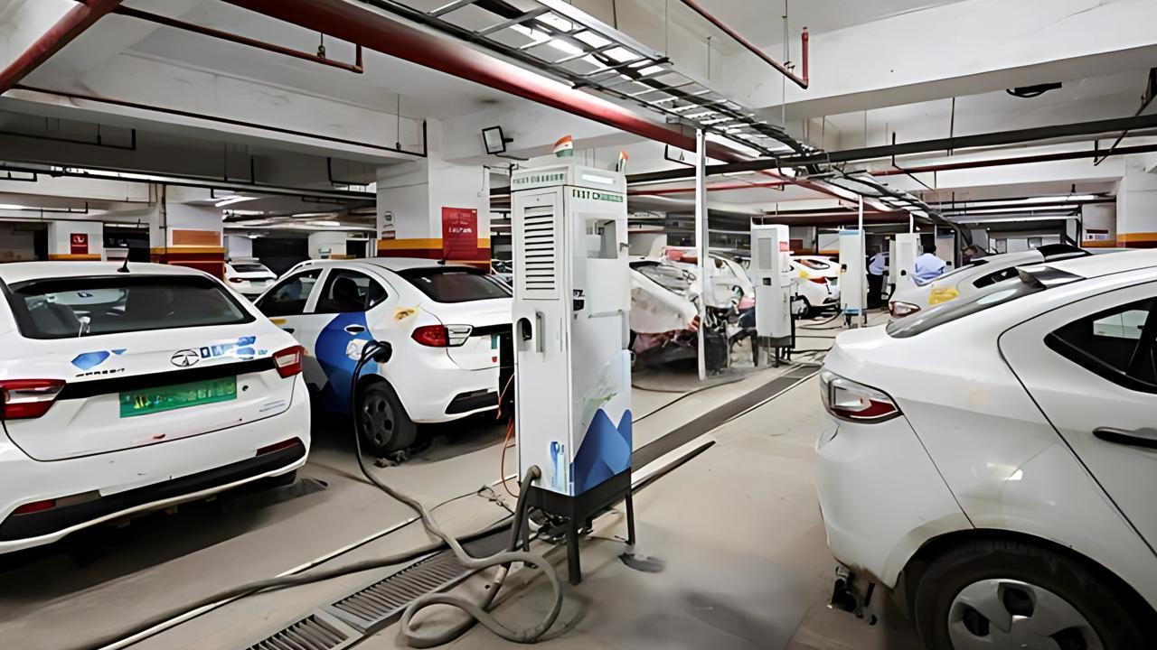 AI Breakthrough Extends EV Battery Life by 30%