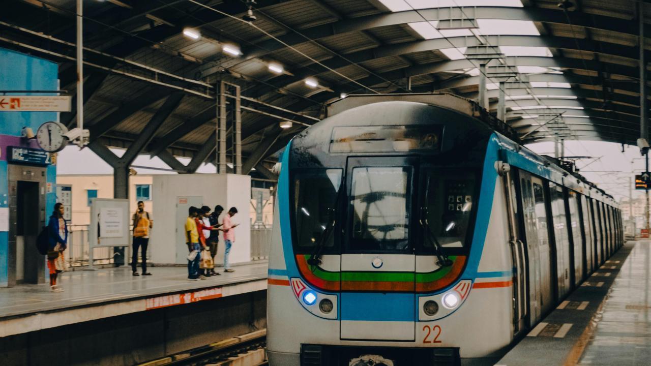 Traffic Management Delays Paris Metro Line Extension