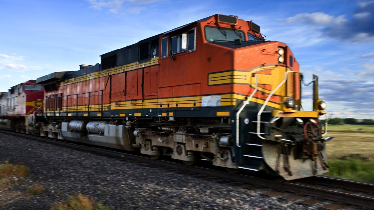 Pakistan Hands Over 11 Rail Trains for Private Upgrade