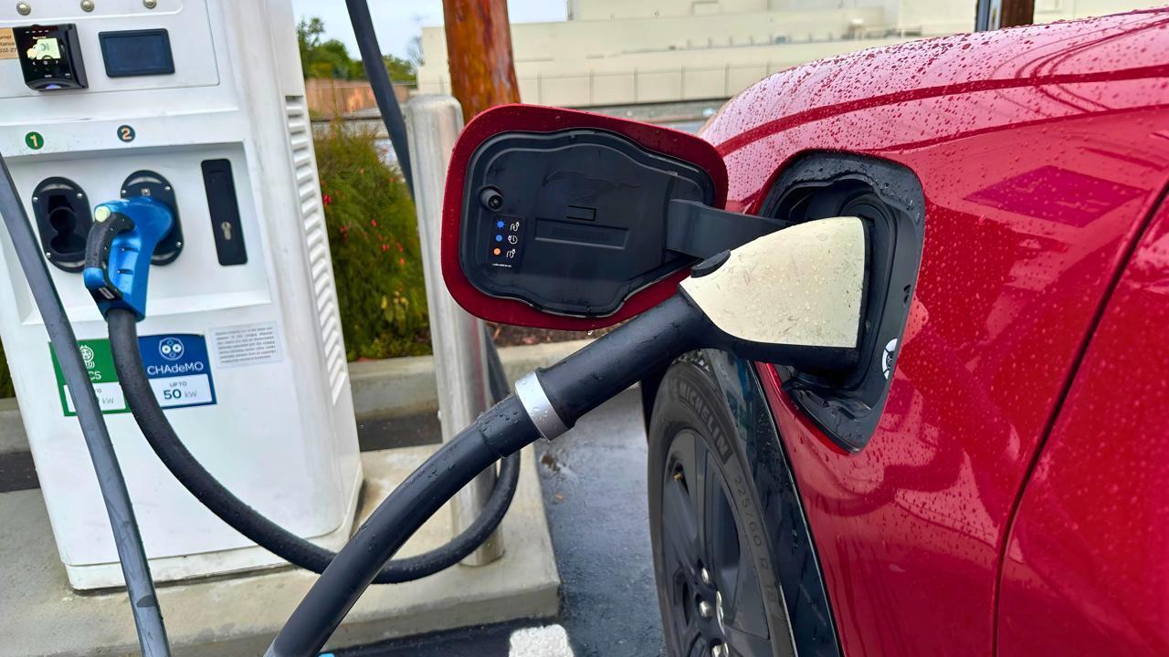 Indian Oil and HPCL Join Forces to Build Mega EV Charging Corridor