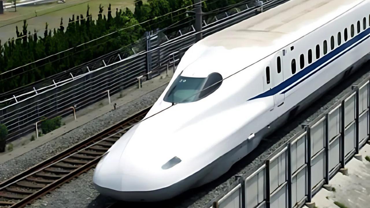 Vietnam, UK Move to Strengthen Rail Cooperation