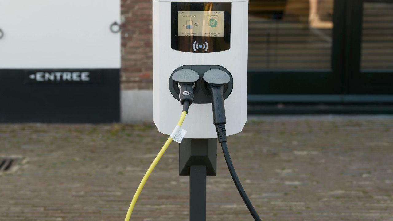 Indian Railways Partners for Nationwide EV Charging