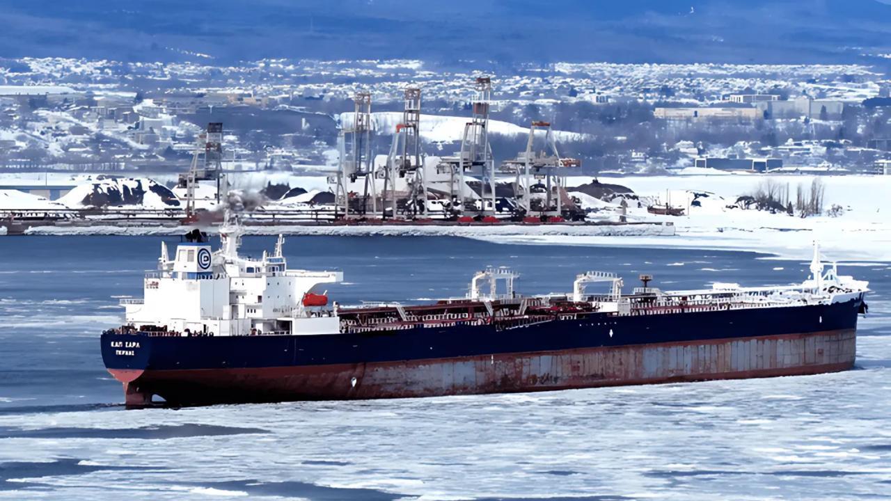 Sanctioned Tanker Crosses Russian Arctic Amid Permit Row