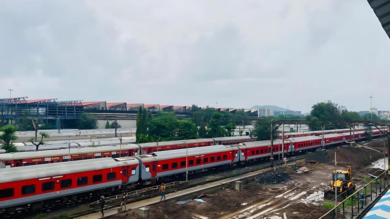 Central Railway Expands Platforms for Longer Trains