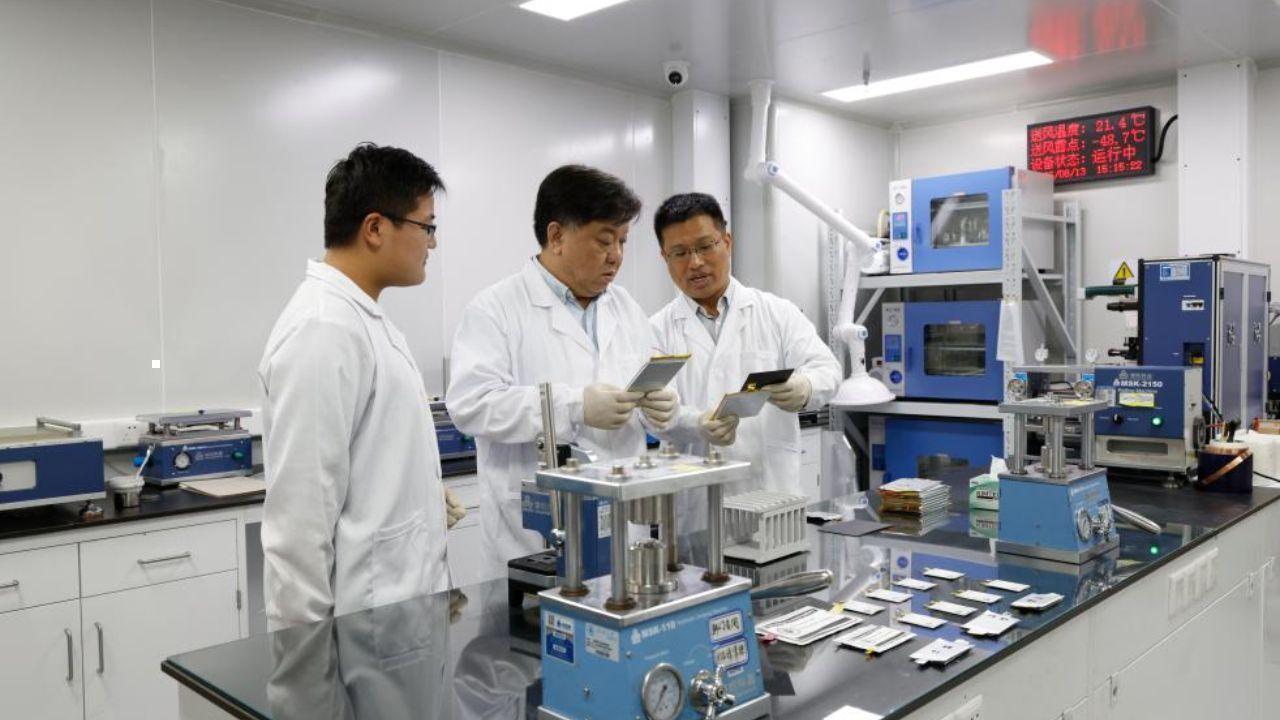 China’s Lithium Battery Breakthrough Doubles Energy Density