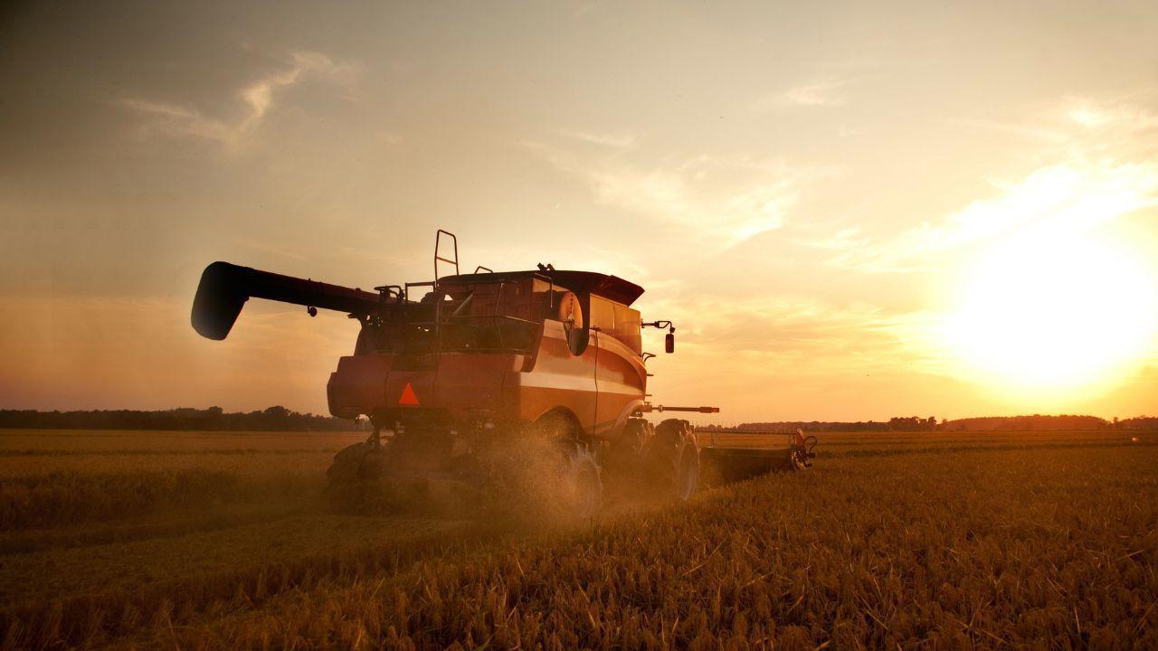 U.S. Tractor and Combine Sales Drop Canada Sees Growth in July