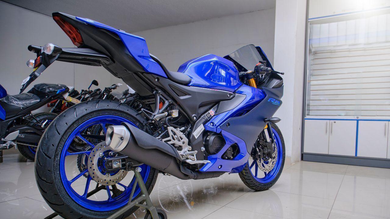 Yamaha R15 2025 New Colors Features & Price Updates Revealed