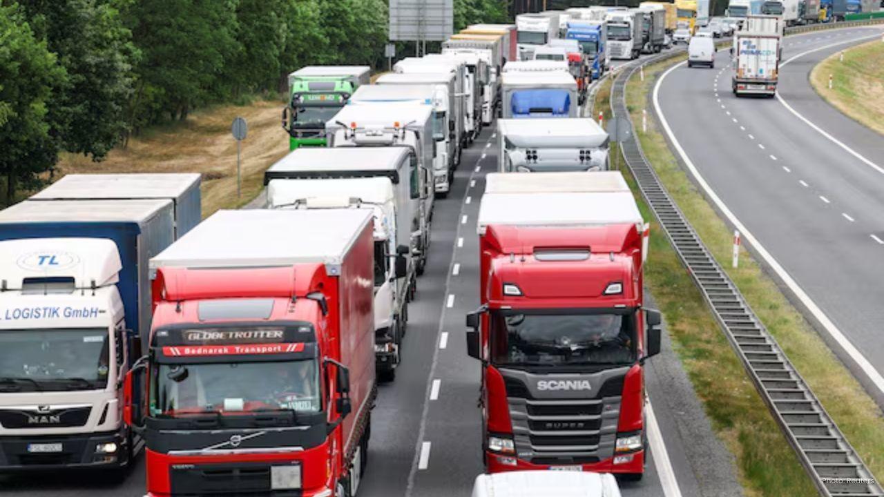 Transporters Begin Indefinite Strike at Kandla and Mundra Ports