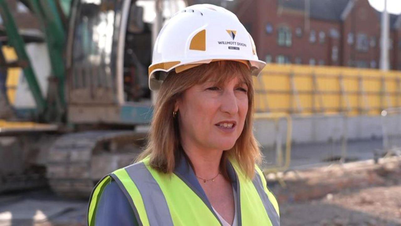 UK Economy Flatlines in July, Growth Gone Missing