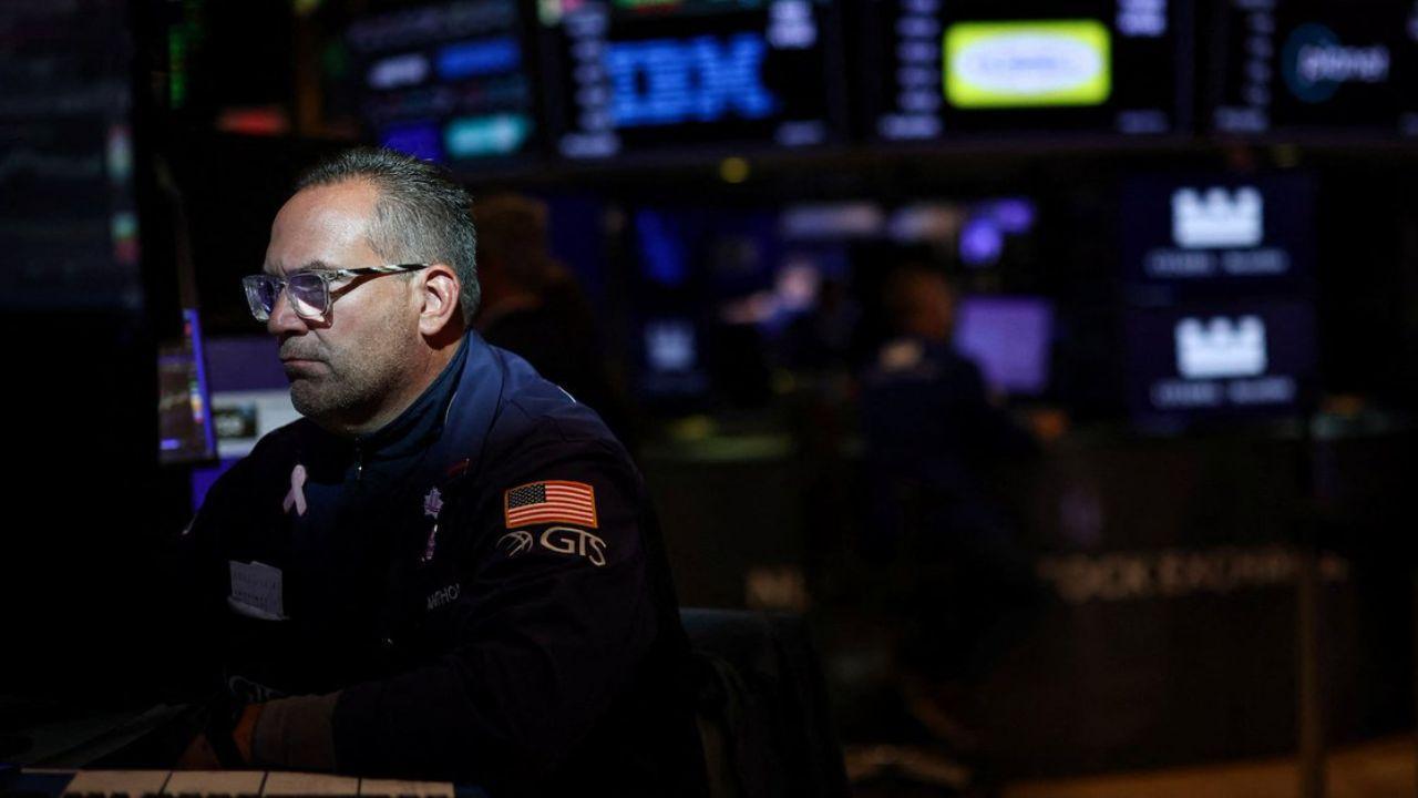 Wall Street futures dip as indexes eye weekly gains