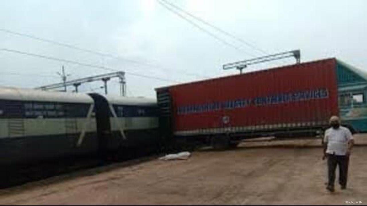 LG Manoj Sinha Launches Dedicated Parcel Train from Budgam to Delhi