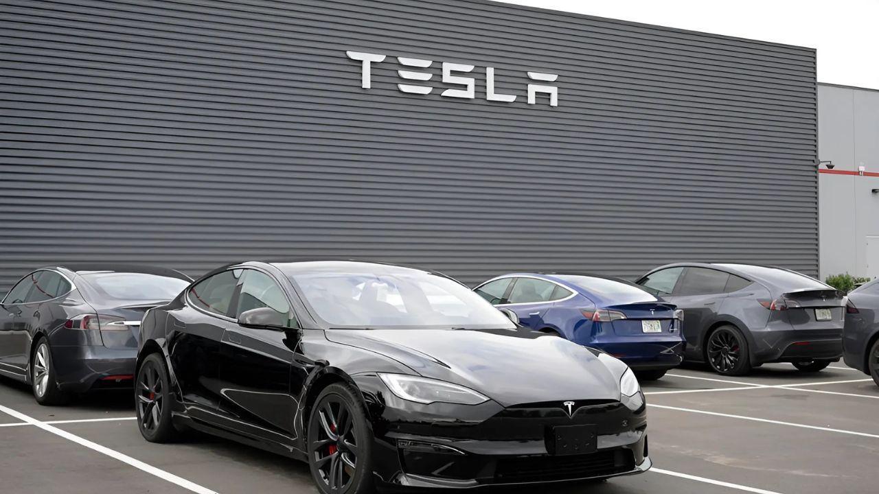 Tesla Settles Two Fatal Autopilot Crash Cases Before Trial