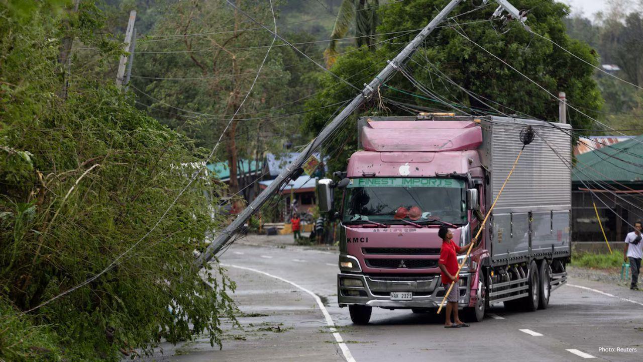 Typhoon Fung-wong Hits Philippines, Two Dead and Over One Million People Evacuated