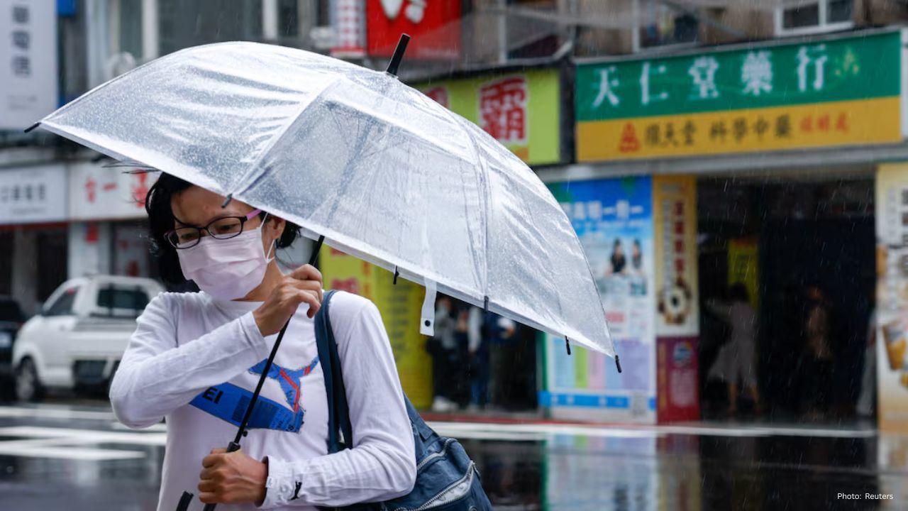 Taiwan Moves 3,000 People to Safety as Typhoon Fung-wong Nears