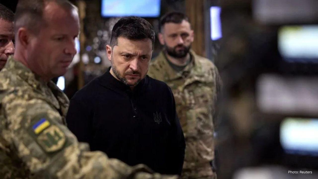 Zelenskiy Visits Troops Near Zaporizhzhia as Russian Pressure Increases