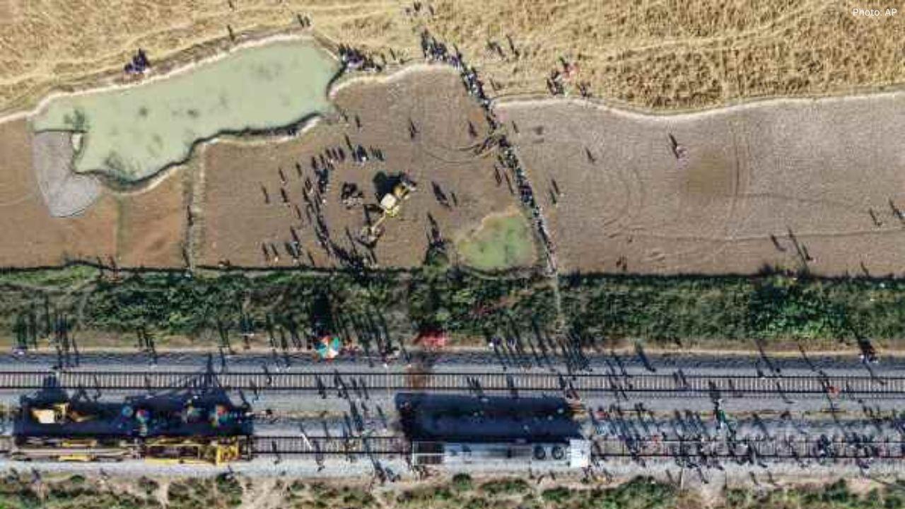 Interoceanic Train Derailment in Southern Mexico Leaves at Least 13 Dead