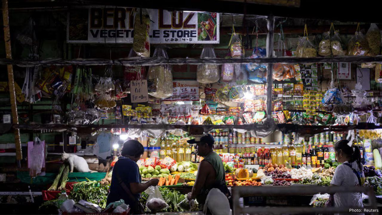 Philippine Central Bank Signals Pause on Rate Cuts as Inflation Rises