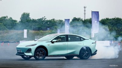 China Debuts Solid-State EV Batter…