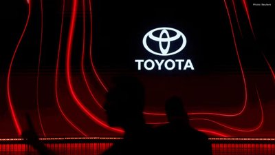 Toyota Plans Around $19 Billion Share Sale by Financial Groups