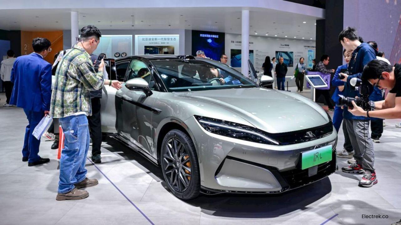 BYD to Unveil 1500 kW EV Charger Adding 2 km of Range in 1 Second