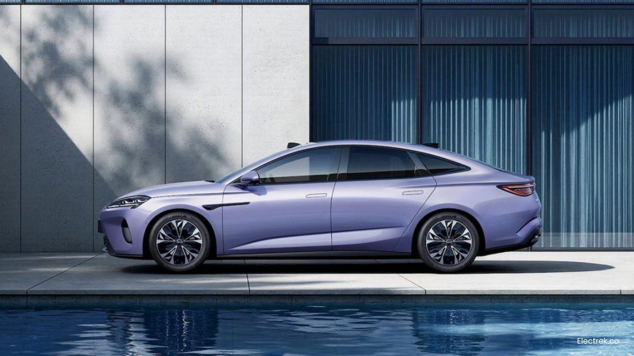 BYD Unveils Toyota-Camry-Like EV With 705 km Range