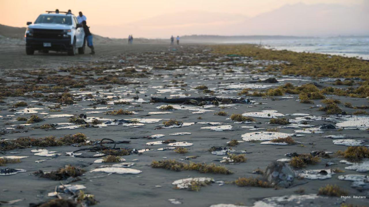 Oil Spill in Mexico’s Veracruz State Disrupts Fishing and Tourism