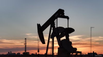 Oil Prices Fall After U.S. Allows Countries to Buy Russian Oil Stuck at Sea