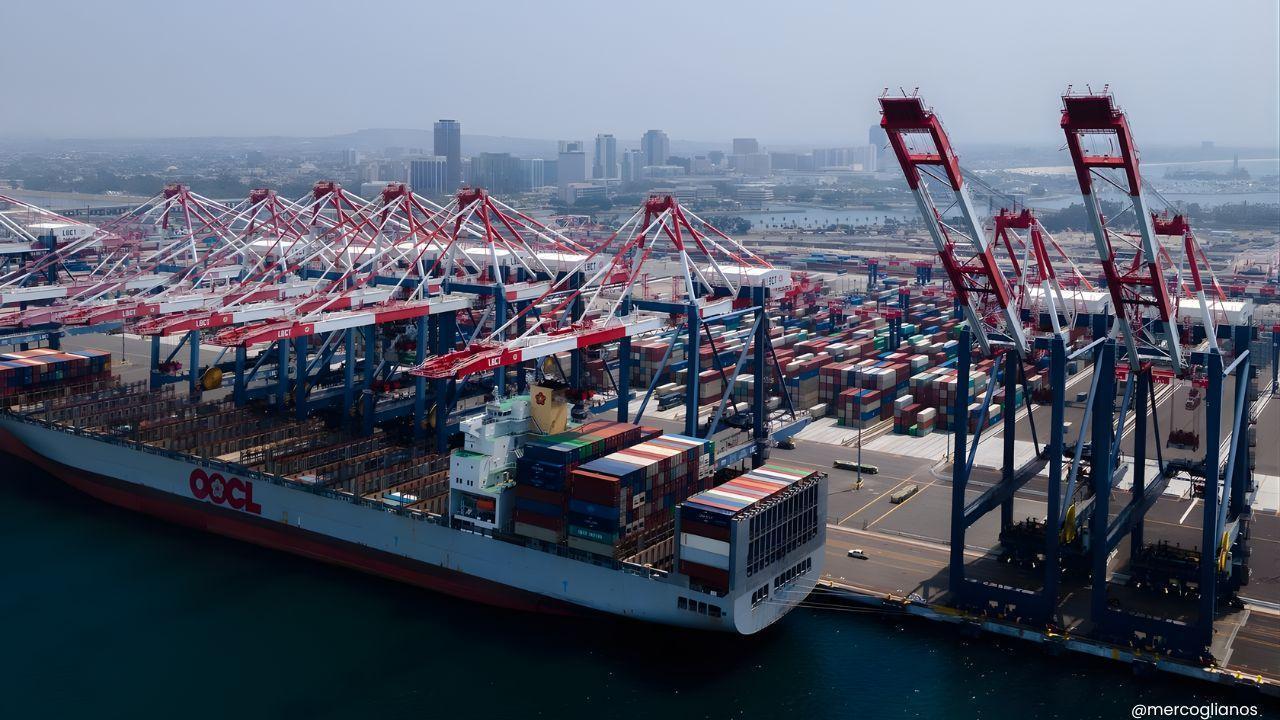 OOCL Sunflower Reaches Long Beach After Losing Containers in Pacific Storm