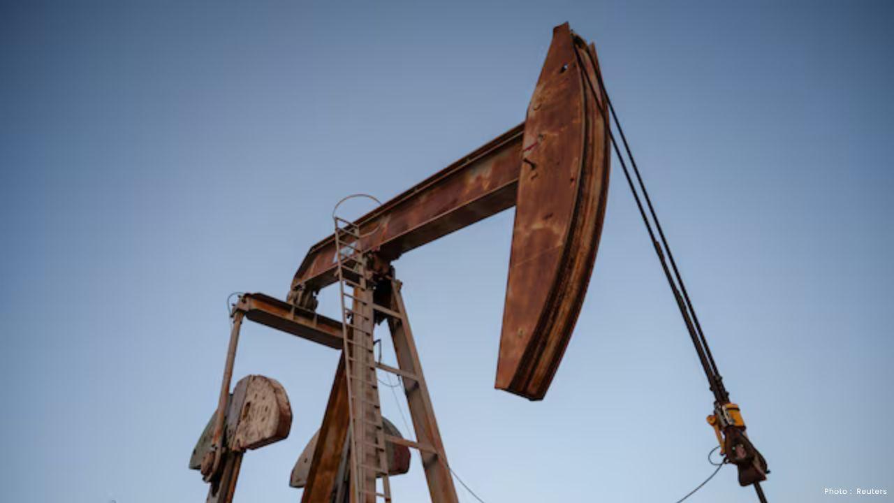 Oil Prices Jump 3% After Iran Strikes Middle East Energy Sites