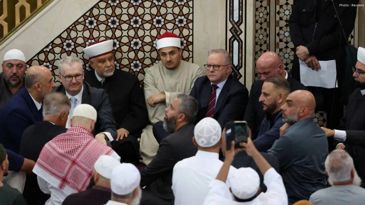 Australian PM Heckled at Mosque Over Israel Stance