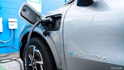 US Gas Surge Drives Shift Toward Electric Cars