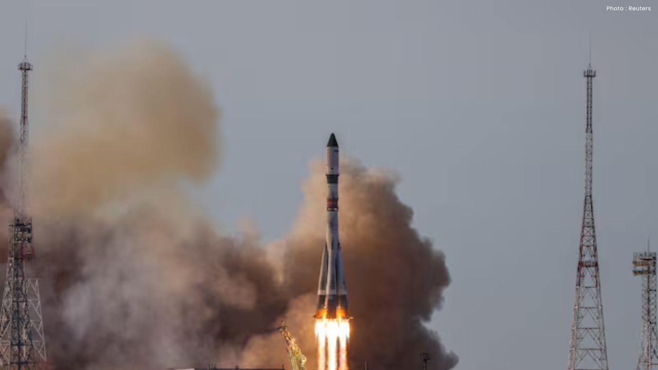 Russian Spacecraft Forced into Manual Docking After Antenna Failure