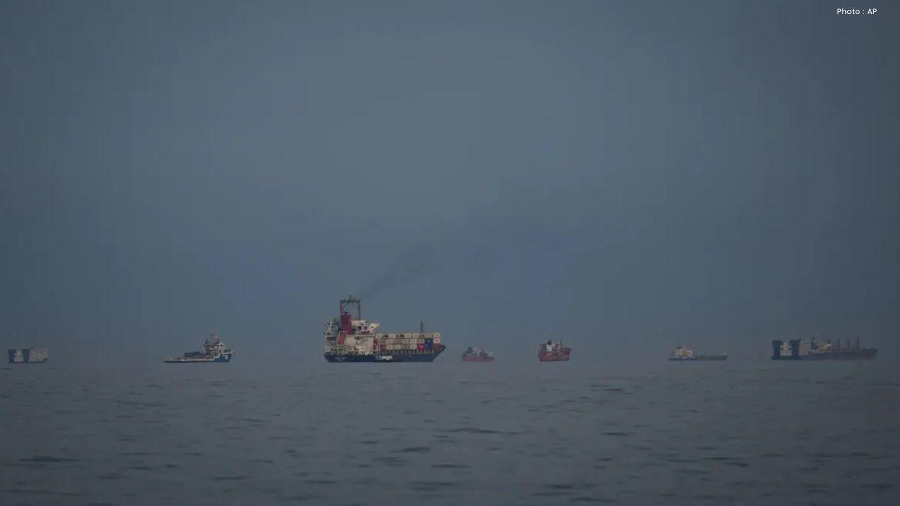 Iran Warns of Closing Key Oil Route After Trump’s Ultimatum