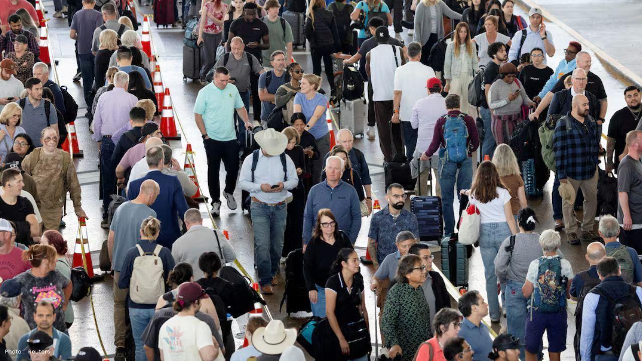 Long Airport Lines Grow in U.S. as TSA Officers Quit Amid Crisis