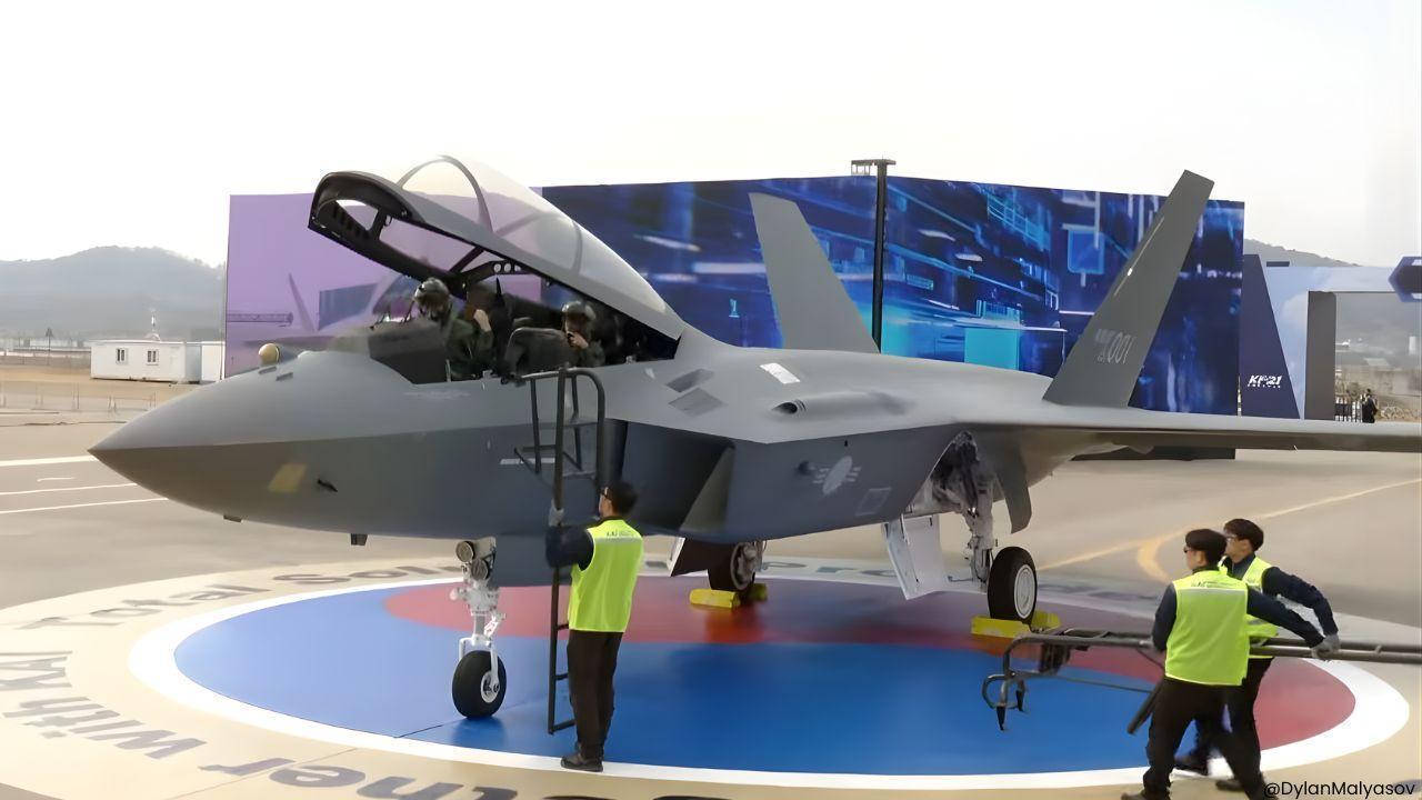 KF-21 Boramae Rolls Out as Korea Scales Fighter Production