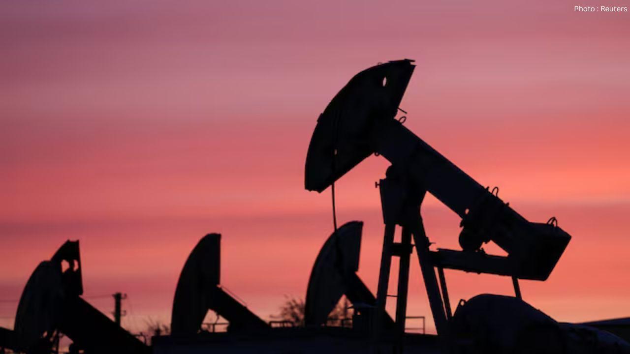 US Crude Oil Prices Ease Slightly as Supply Risks Keep Markets on Edge