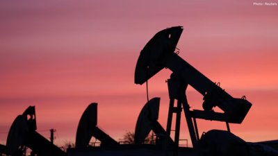 US Crude Oil Prices Ease Slightly as Supply Risks Keep Markets on Edge
