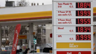 Shell Plans to Sell French Petrol Stations Amid Energy Shift