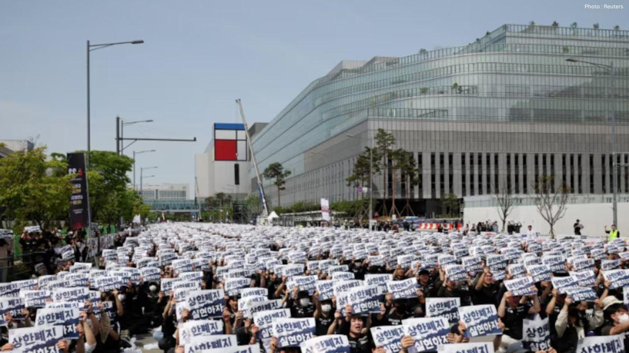 Samsung Faces Strike Threat Despite AI Business Boom