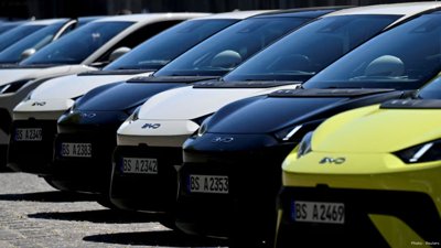 BYD Sets Bold Goal to Lead Global Auto Market Within Five Years as Shares Slip