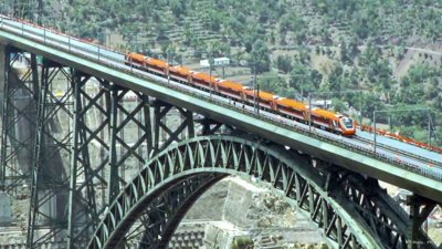 Vande Bharat Stop at Anantnag Mark…