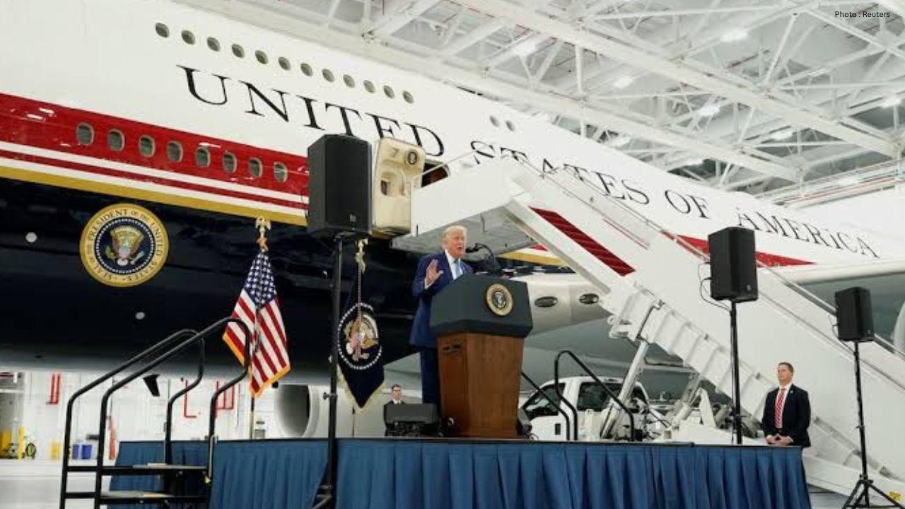 Trump Unveils Qatari Boeing 747 as Interim Air Force One Amid Questions Over Cost and Optics
