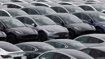 Europe’s EV Boom Lifts Car Sales as Chinese Brands Gain Ground