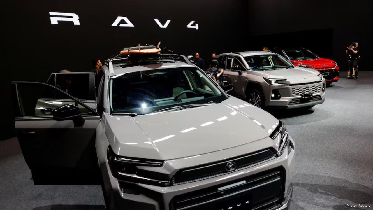 Toyota Global Sales Fall for Fourth Straight Month as China and Middle East Demand Weakens