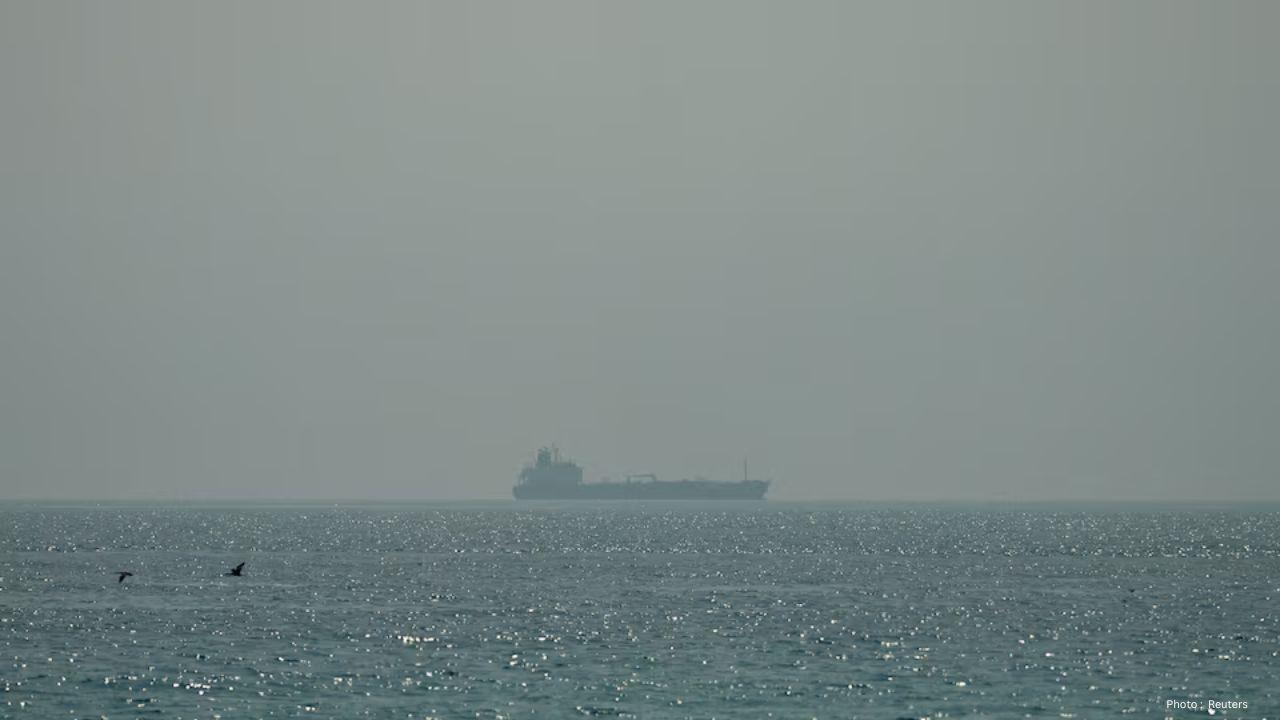 Oil Prices Steady as US and Iran Agree to Halt Attacks and Resume Talks