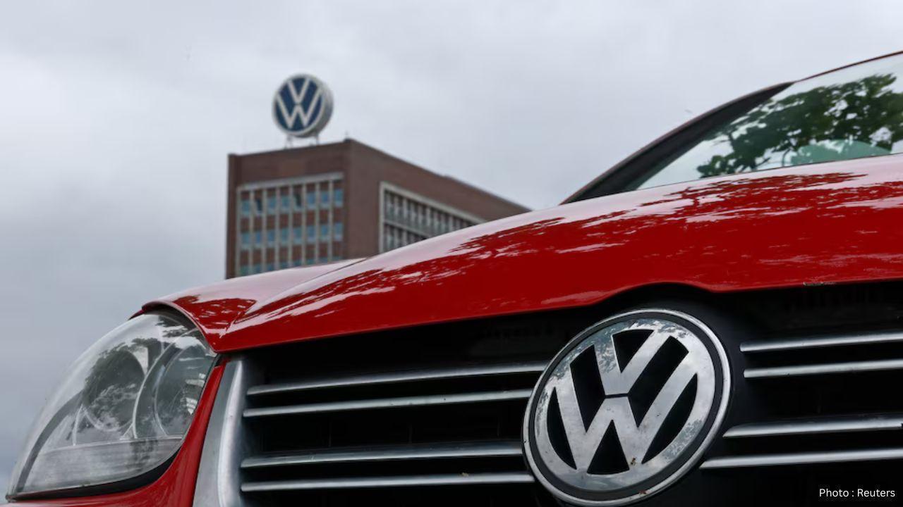 Volkswagen Rescue Plan Under Fire as Stakeholder Talks End Without Decisions on Job Cuts