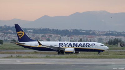 EU Aviation Regulator Investigates Ryanair Window Incident After Mid-Air Emergency