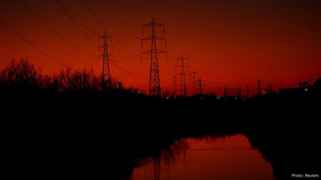 Extreme Heat Threatens French Gas Plant as High Sea Temperatures Strain Power Supply