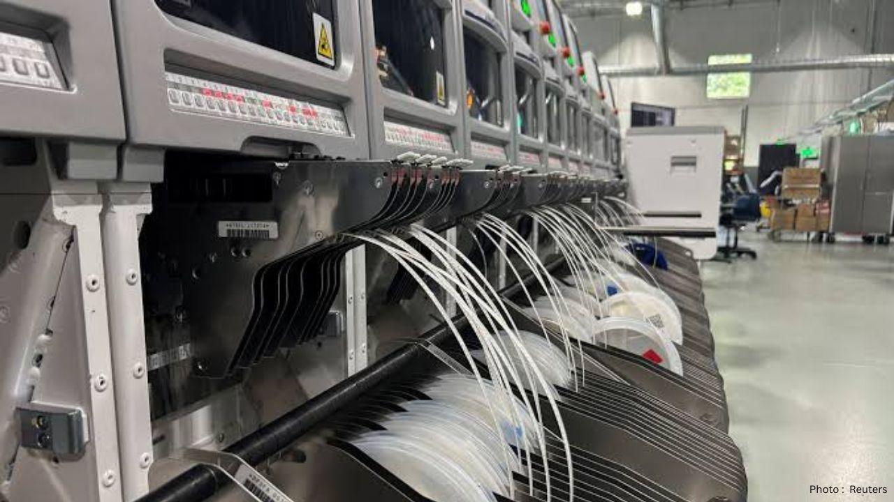 US Auto Industry Races to Replace Chinese Connected-Car Hardware Before Federal Ban