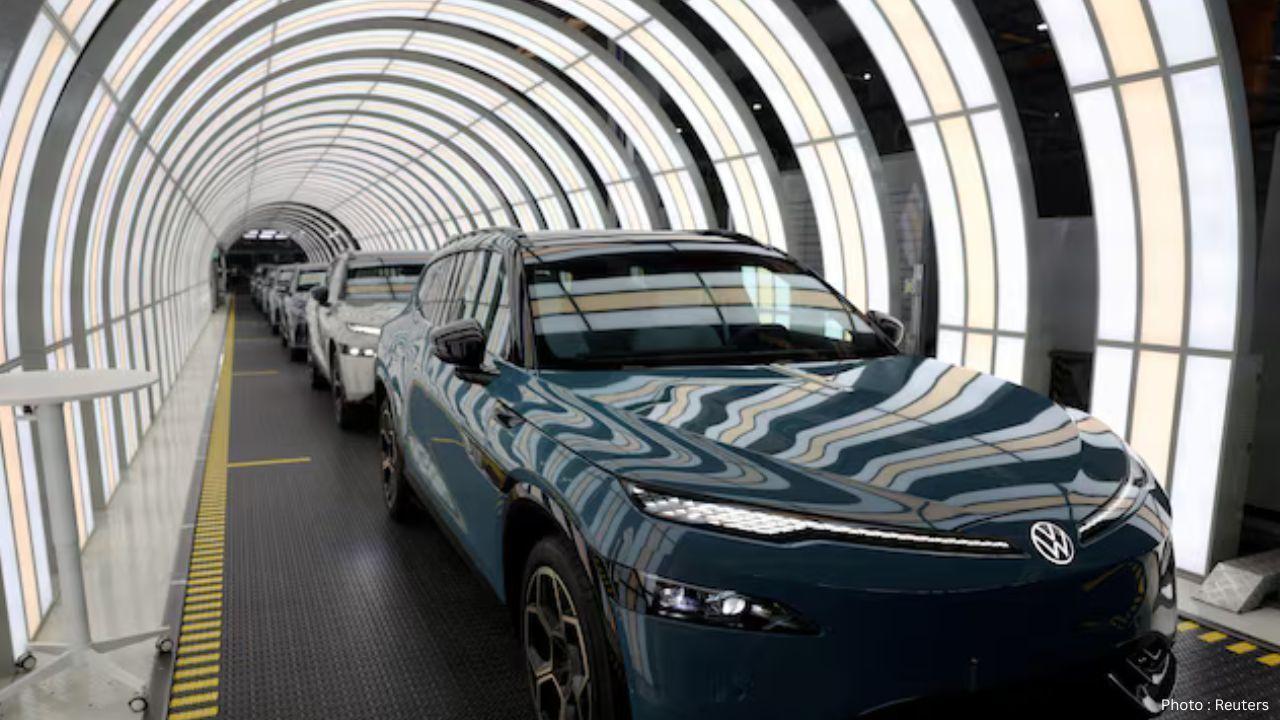 Volkswagen Drops 2026 Sales Growth Forecast as Profit Falls and Restructuring Looms